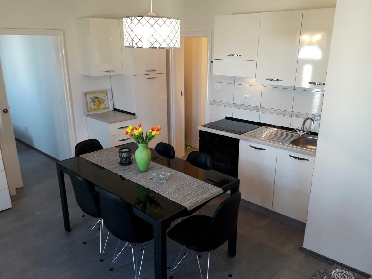Apartmani Tajana Sukosan Bagian luar foto