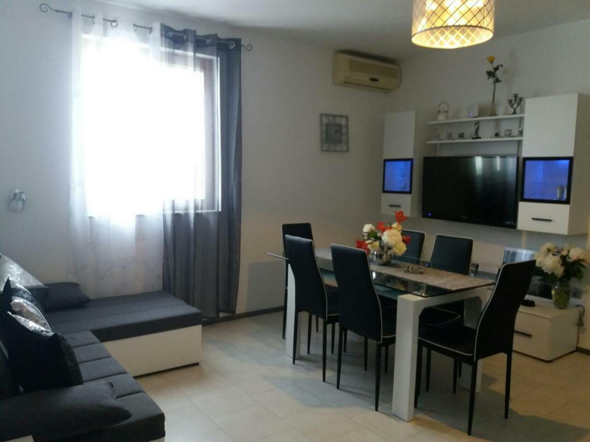 Apartmani Tajana Sukosan Bagian luar foto